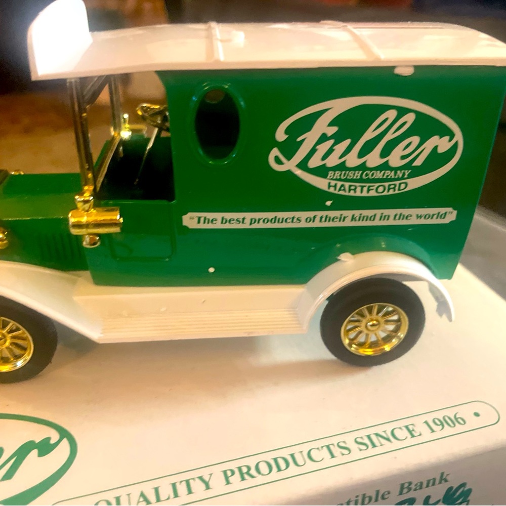 Vintage Fuller Brush Brush Truck Coin Bank Collectible Green/White/Gold Die Cast